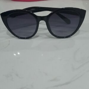 Kate Spade Cat Eye Sunglasses.black.